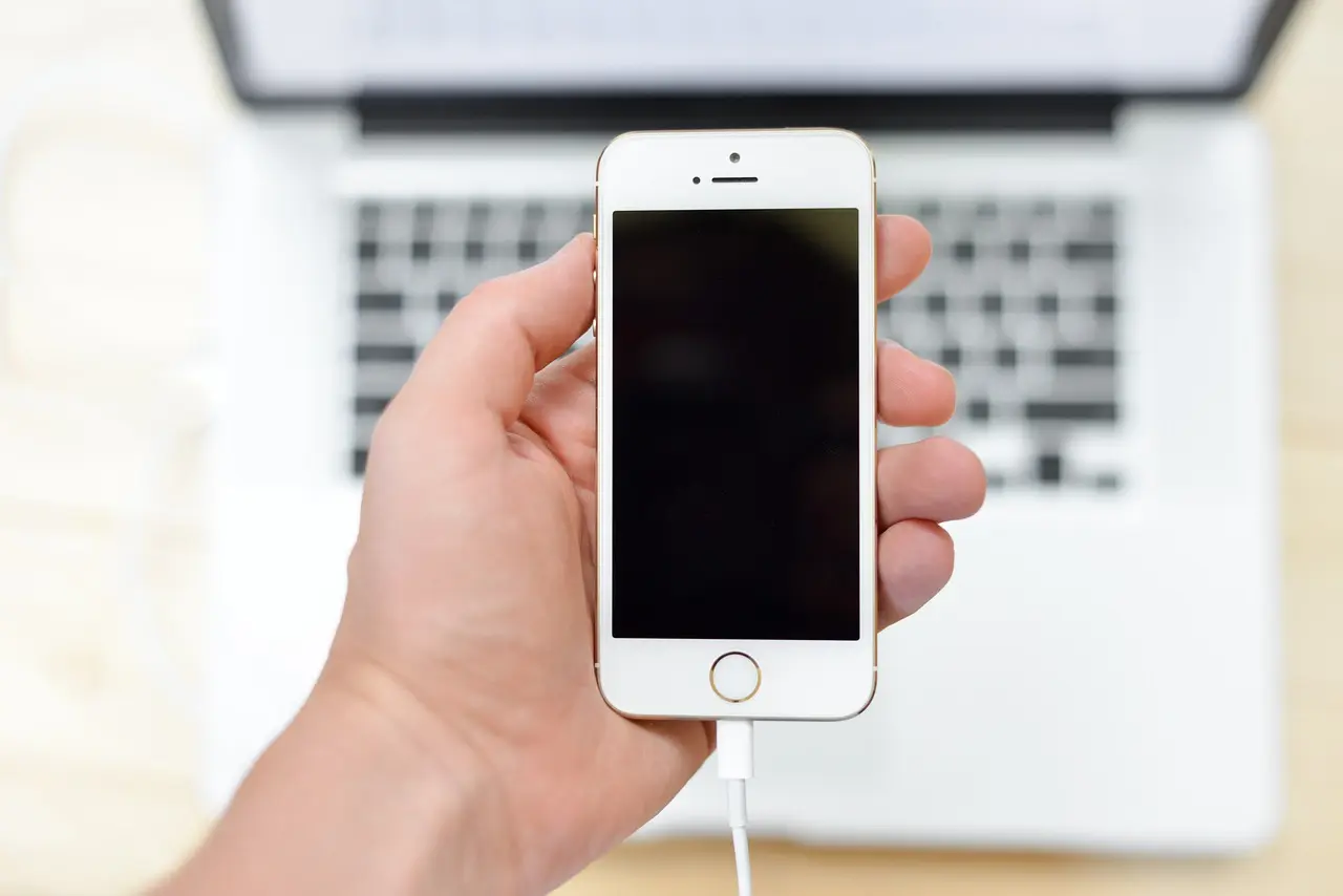 Cómo solucionar el problema de batería no reconocida en el iPhone 13
