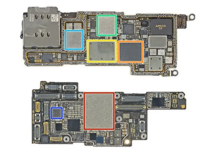Placa base de un iPhone 13 Pro con componentes señalados