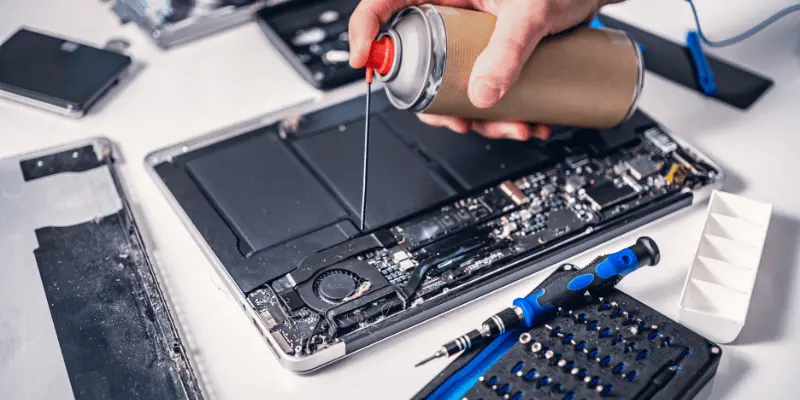 Mantenimiento preventivo de computadoras: claves para una limpieza interna eficaz
