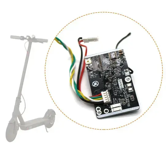 Placa del sistema de gestión de batería (BMS) de un monopatín eléctrico