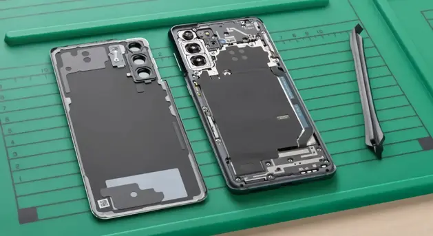 Samsung desarmado en el taller para reparación