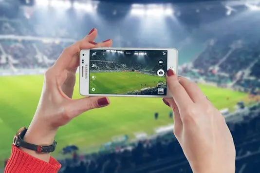 Celular Samsung con pantalla de repuesto
